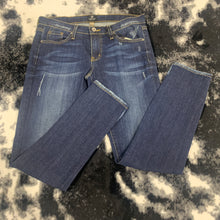 Load image into Gallery viewer, 137 - Dark Wash w/Some Distressing - Boyfriend - Size 25