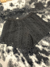 Load image into Gallery viewer, 122 - Shorts - Size M