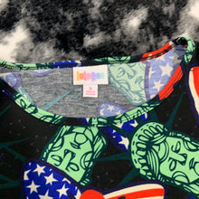 Load image into Gallery viewer, 289 - LuLaRoe - Black - Lady Liberty - High Low Top - Size S