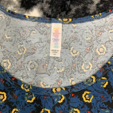 Load image into Gallery viewer, 298 - LuLaRoe - Blue Floral Top - Size 3XL