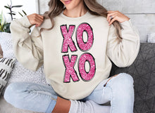 Load image into Gallery viewer, XOXO w/ PINK Glitter Print